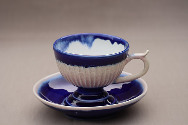 「桜花瑠璃釉高台カップ＆ソーサー」